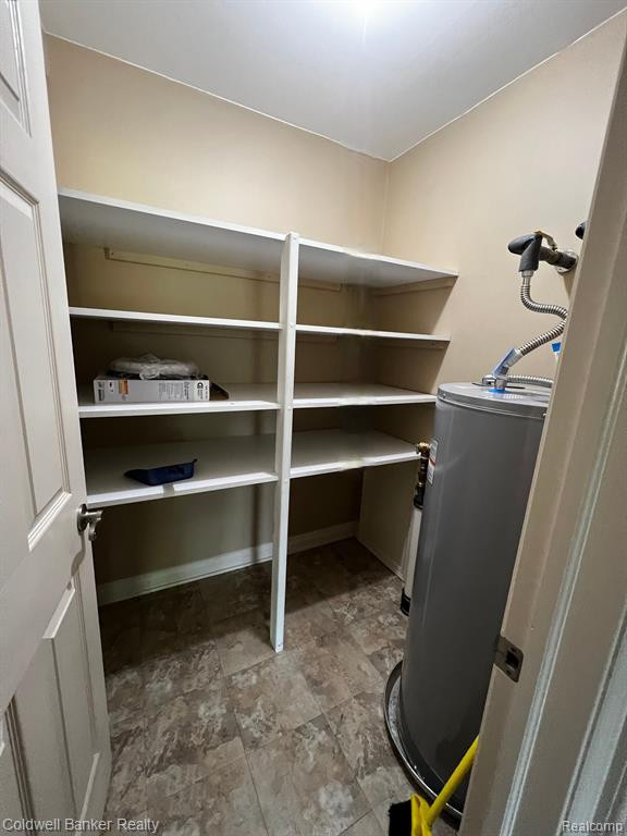 1840 COLONIAL VILLAGE Way, 1, Waterford, MI 48328 — Photo 15