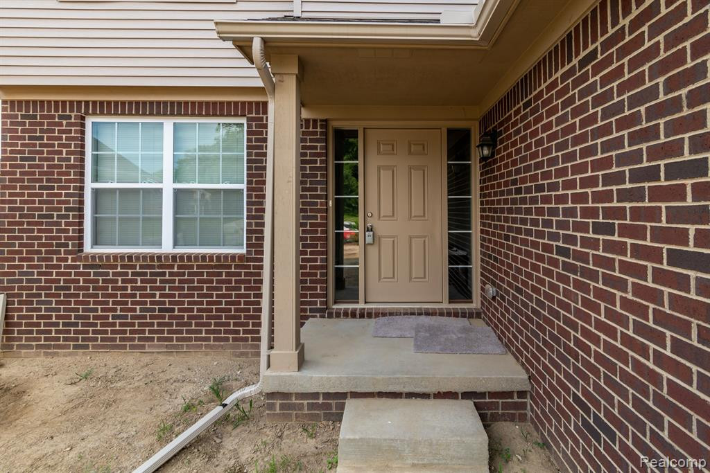 42892 FREDERICK, Belleville, MI 48111 — Photo 3