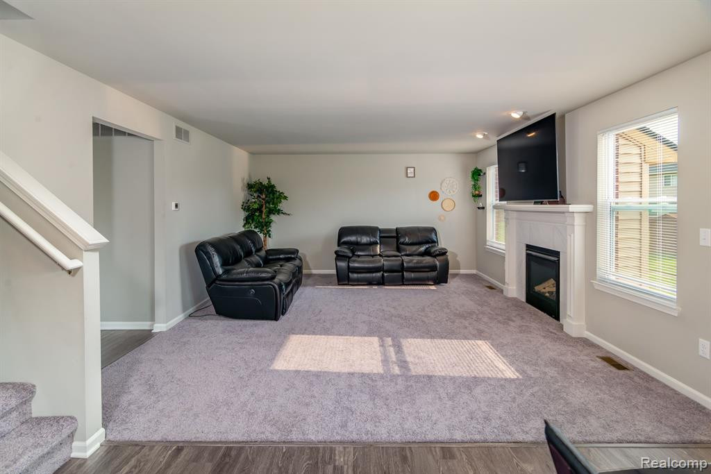 42892 FREDERICK, Belleville, MI 48111 — Photo 5