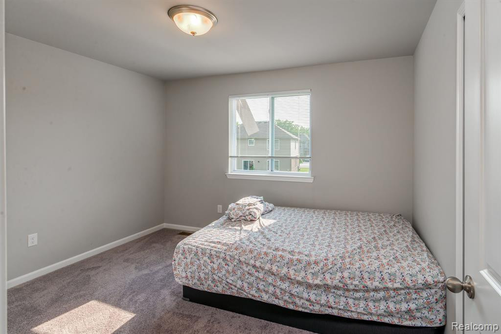 42892 FREDERICK, Belleville, MI 48111 — Photo 16