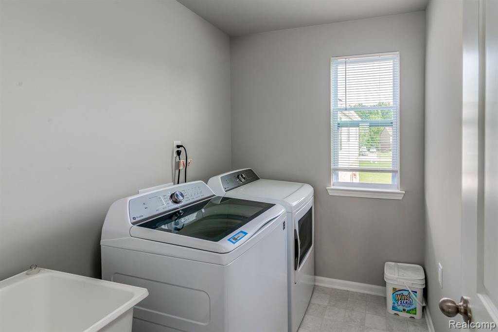 42892 FREDERICK, Belleville, MI 48111 — Photo 21