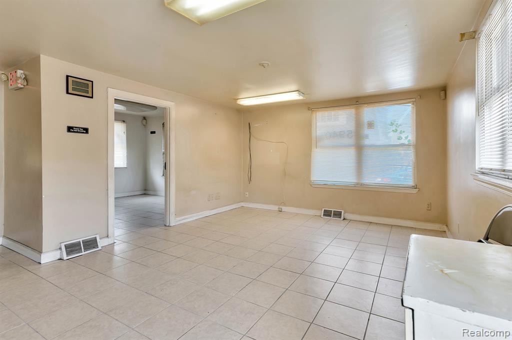5940 CALHOUN Street, Dearborn, MI 48126 — Photo 12