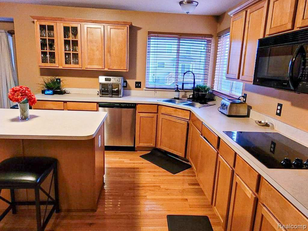 7178 COLCHESTER Lane, Ypsilanti, MI 48197 — Photo 9