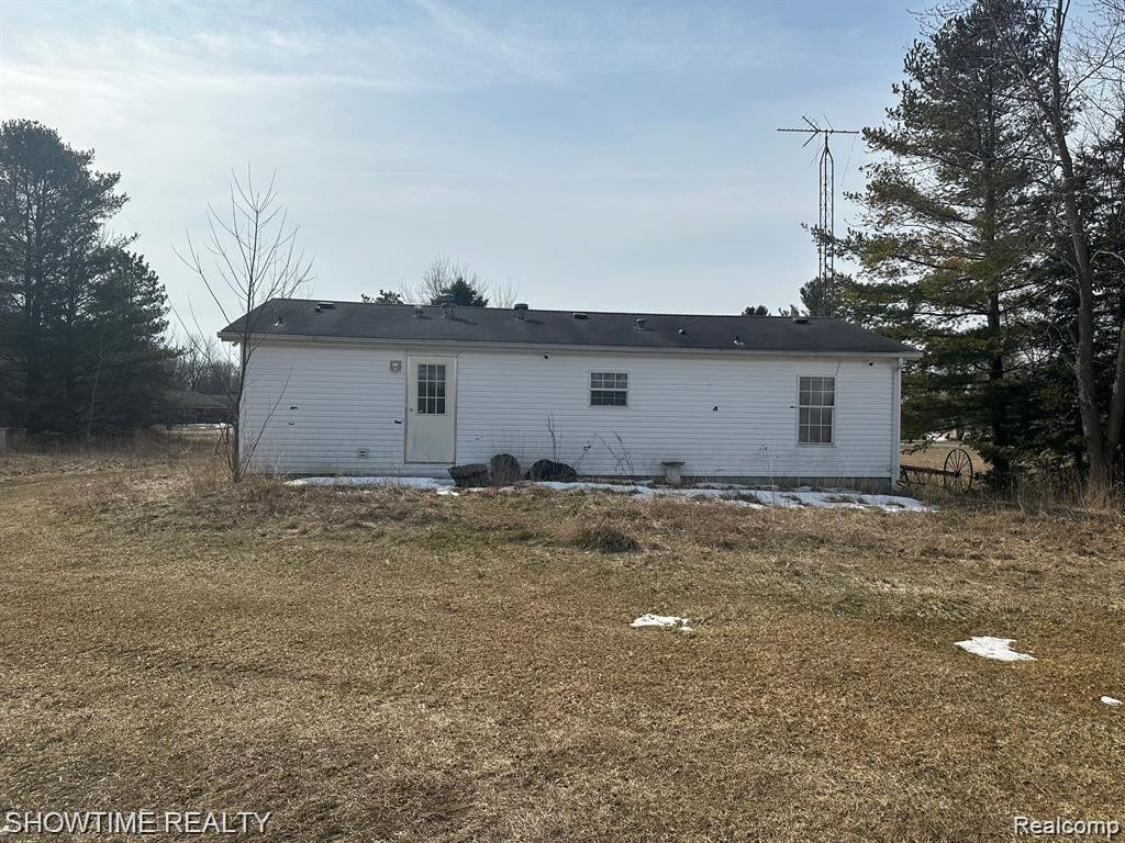 6875 ARMSTRONG Road, Imlay City, MI 48444 — Photo 3