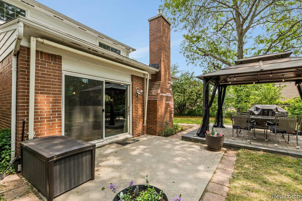 1351 N HURON RIVER Drive, Ypsilanti, MI 48197 — Photo 23