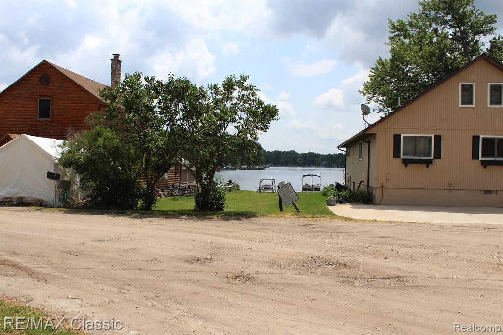 101 LAKEVIEW Drive, Whitmore Lake, MI 48189 — Photo 3