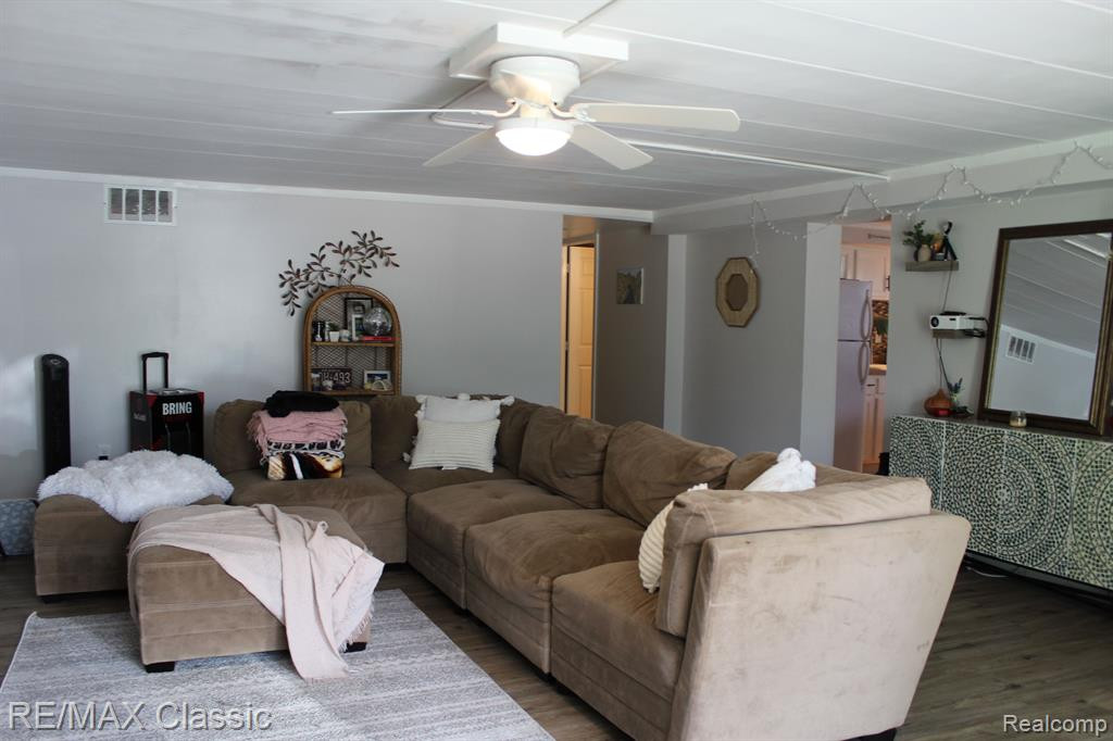 101 LAKEVIEW Drive, Whitmore Lake, MI 48189 — Photo 13
