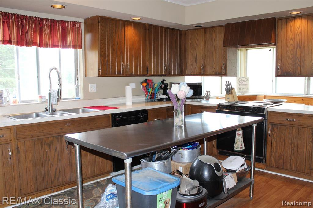 101 LAKEVIEW Drive, Whitmore Lake, MI 48189 — Photo 19