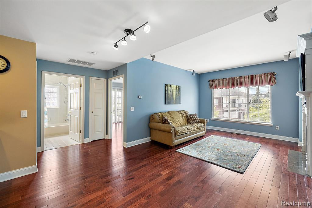 5475 Twin Oaks Drive, Sterling Heights, MI 48314 — Photo 9