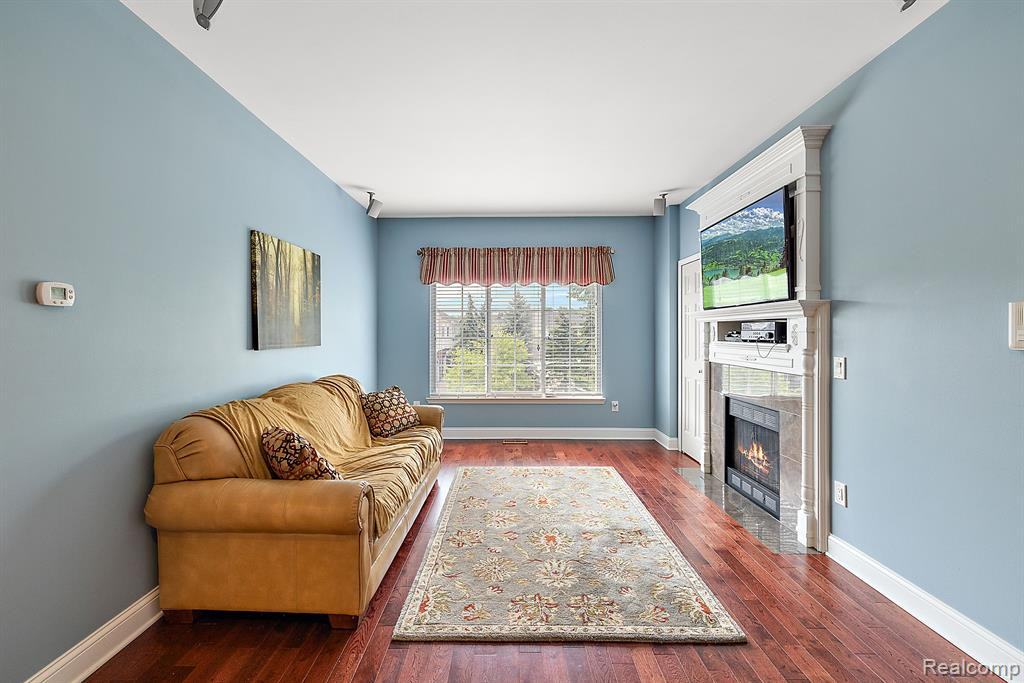 5475 Twin Oaks Drive, Sterling Heights, MI 48314 — Photo 10
