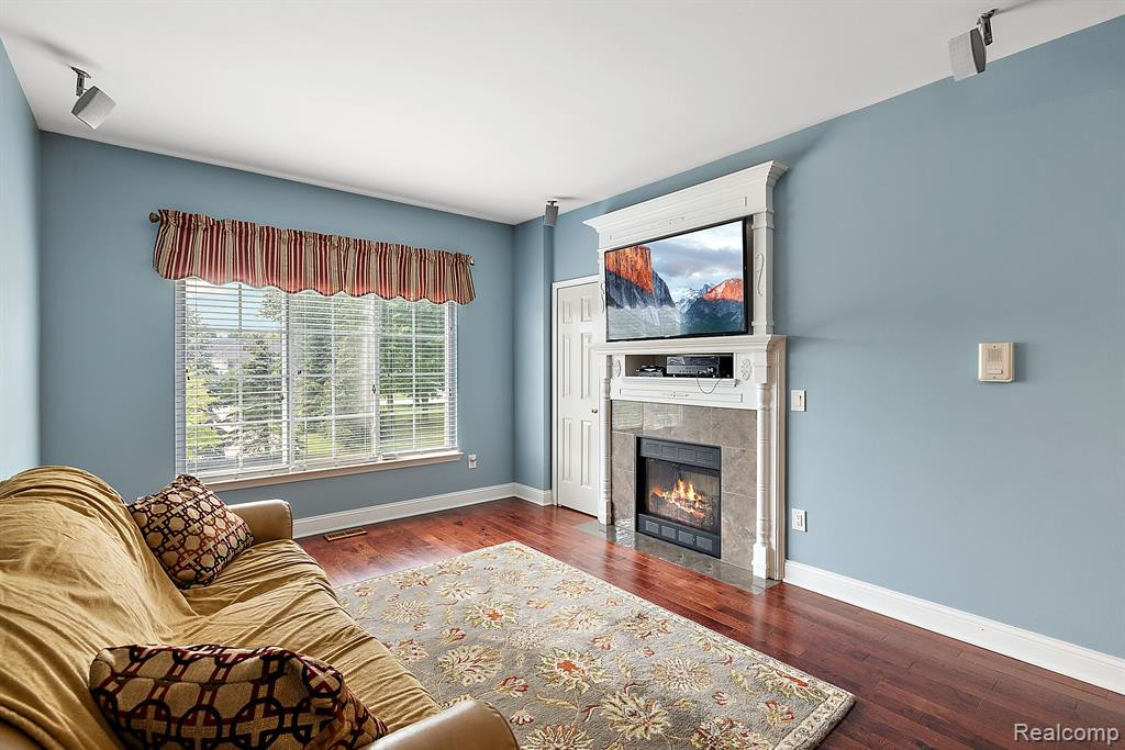5475 Twin Oaks Drive, Sterling Heights, MI 48314 — Photo 11
