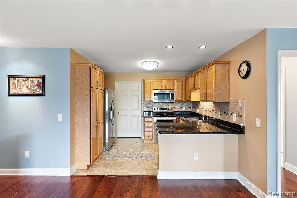 5475 Twin Oaks Drive, Sterling Heights, MI 48314 — Photo 13