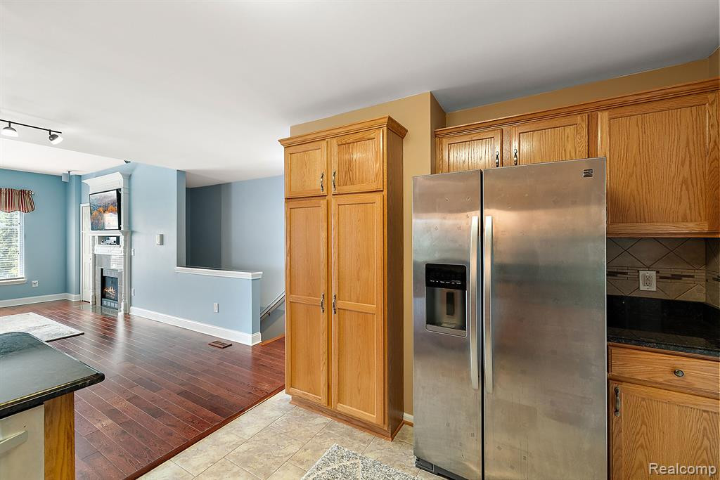 5475 Twin Oaks Drive, Sterling Heights, MI 48314 — Photo 17