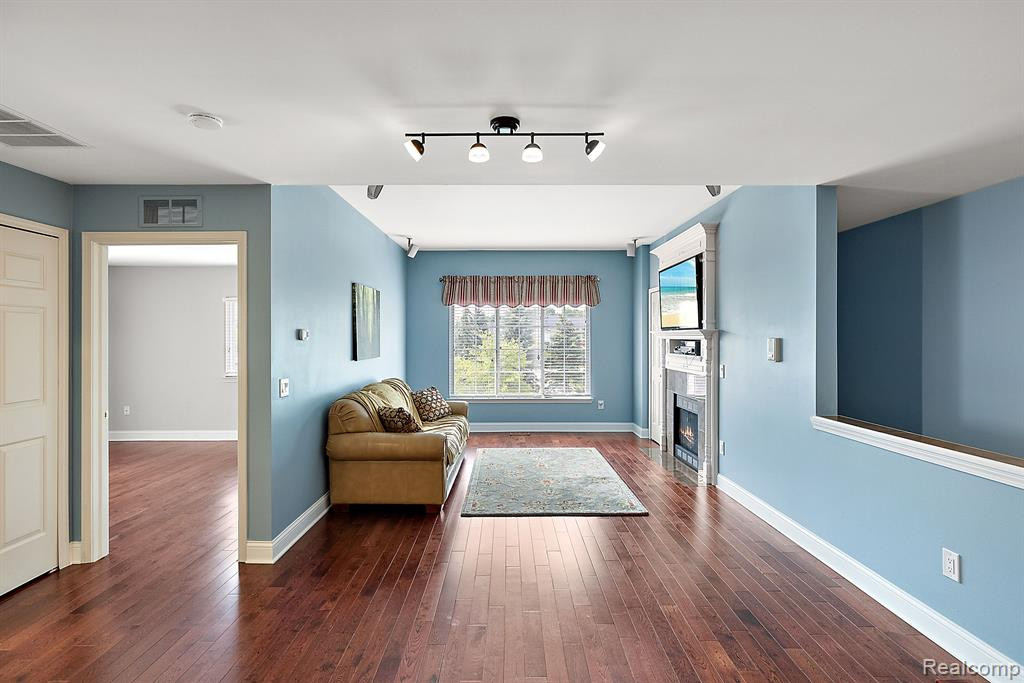 5475 Twin Oaks Drive, Sterling Heights, MI 48314 — Photo 18