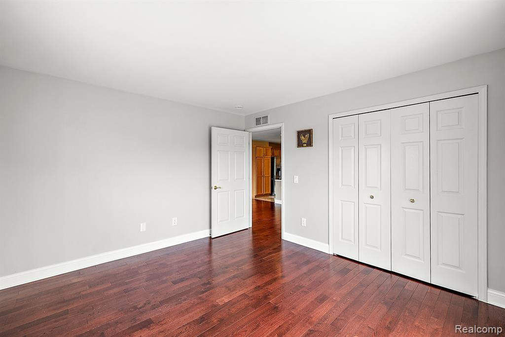 5475 Twin Oaks Drive, Sterling Heights, MI 48314 — Photo 24