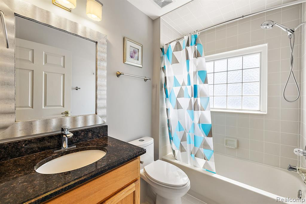 5475 Twin Oaks Drive, Sterling Heights, MI 48314 — Photo 27
