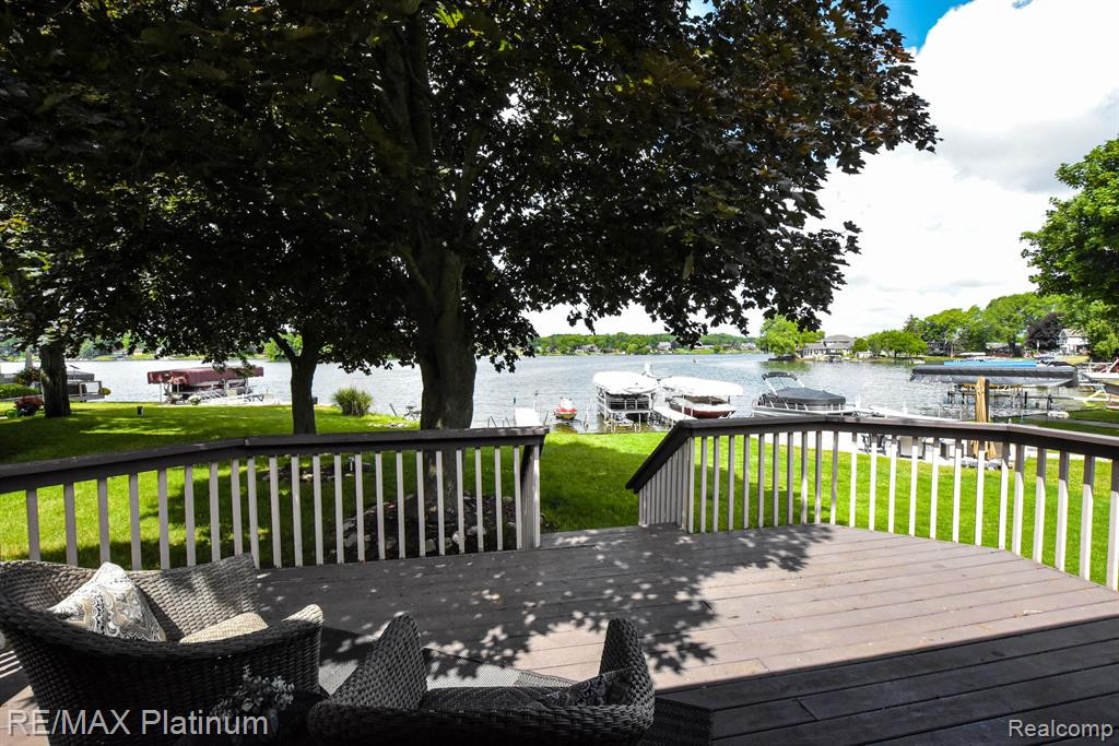 8452 WOODLAND SHORE Drive, Brighton, MI 48114 — Photo 3