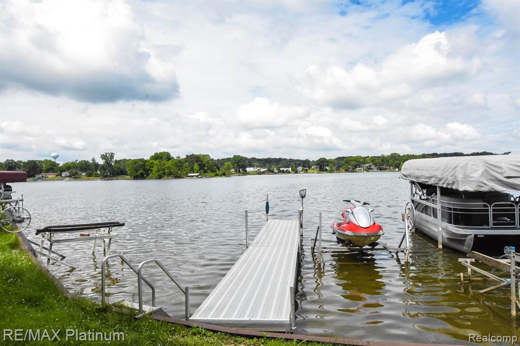 8452 WOODLAND SHORE Drive, Brighton, MI 48114 — Photo 6