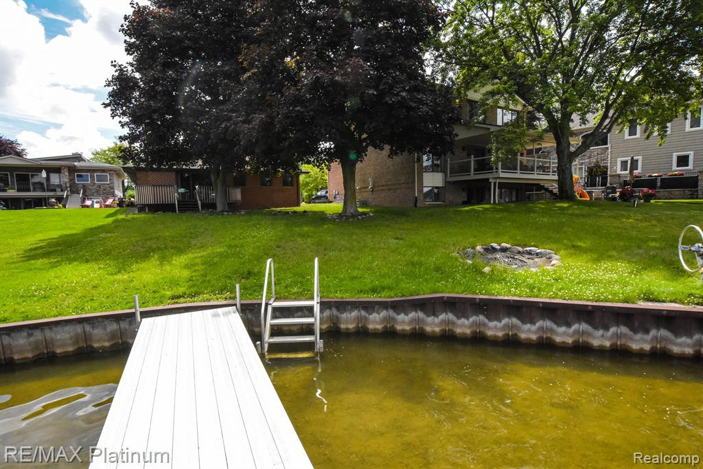 8452 WOODLAND SHORE Drive, Brighton, MI 48114 — Photo 8