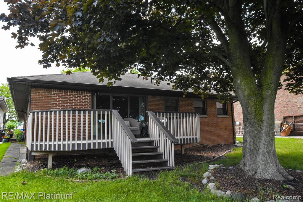 8452 WOODLAND SHORE Drive, Brighton, MI 48114 — Photo 11