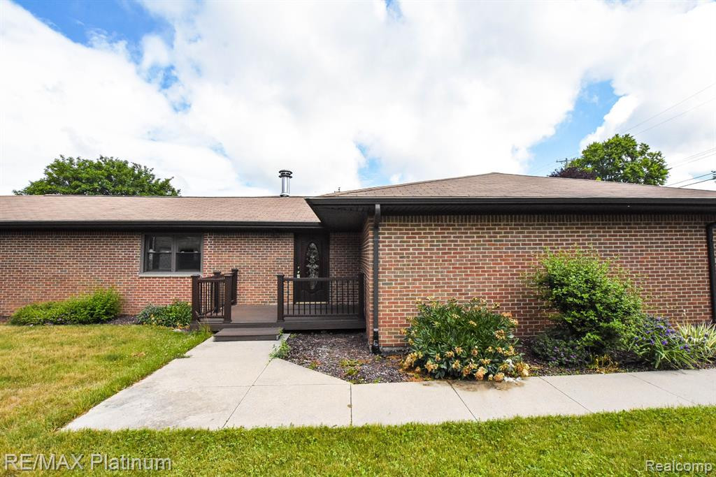 8452 WOODLAND SHORE Drive, Brighton, MI 48114 — Photo 13