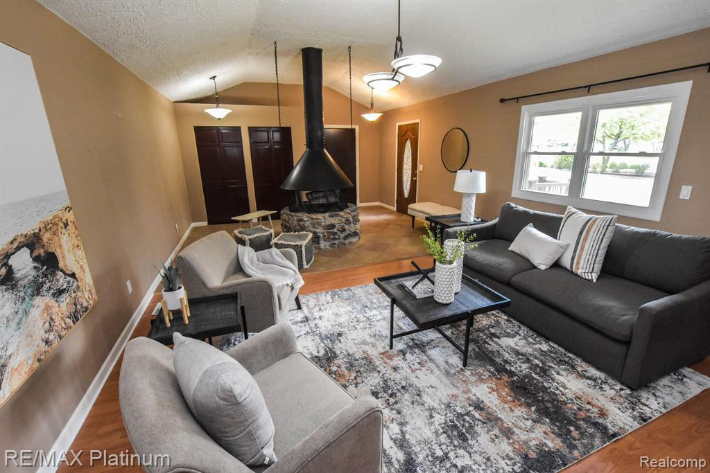 8452 WOODLAND SHORE Drive, Brighton, MI 48114 — Photo 14