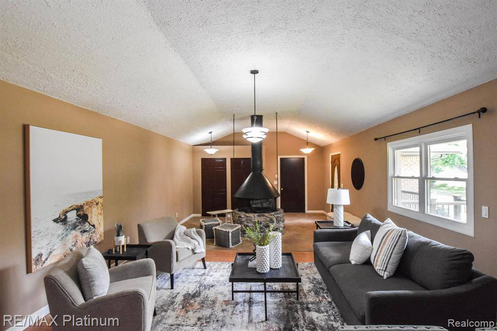 8452 WOODLAND SHORE Drive, Brighton, MI 48114 — Photo 15