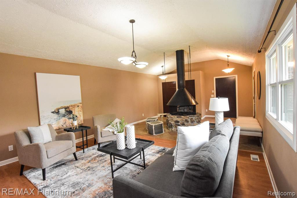 8452 WOODLAND SHORE Drive, Brighton, MI 48114 — Photo 16