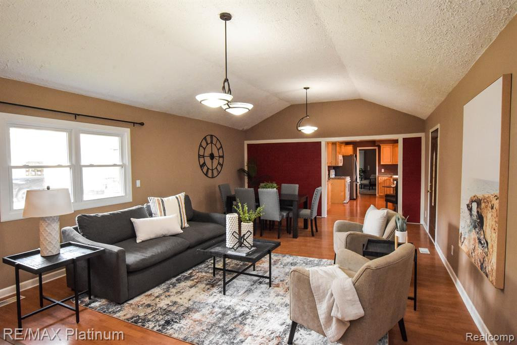 8452 WOODLAND SHORE Drive, Brighton, MI 48114 — Photo 17