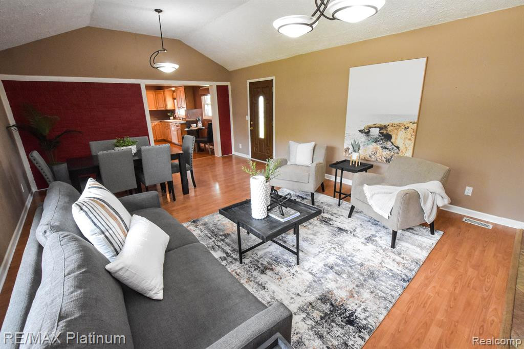 8452 WOODLAND SHORE Drive, Brighton, MI 48114 — Photo 18