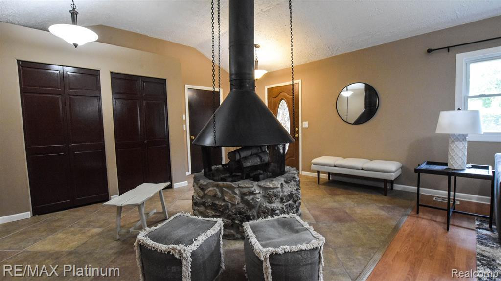 8452 WOODLAND SHORE Drive, Brighton, MI 48114 — Photo 19