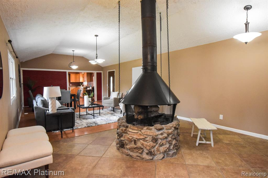8452 WOODLAND SHORE Drive, Brighton, MI 48114 — Photo 20
