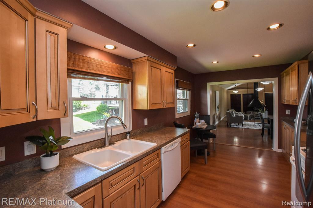 8452 WOODLAND SHORE Drive, Brighton, MI 48114 — Photo 25