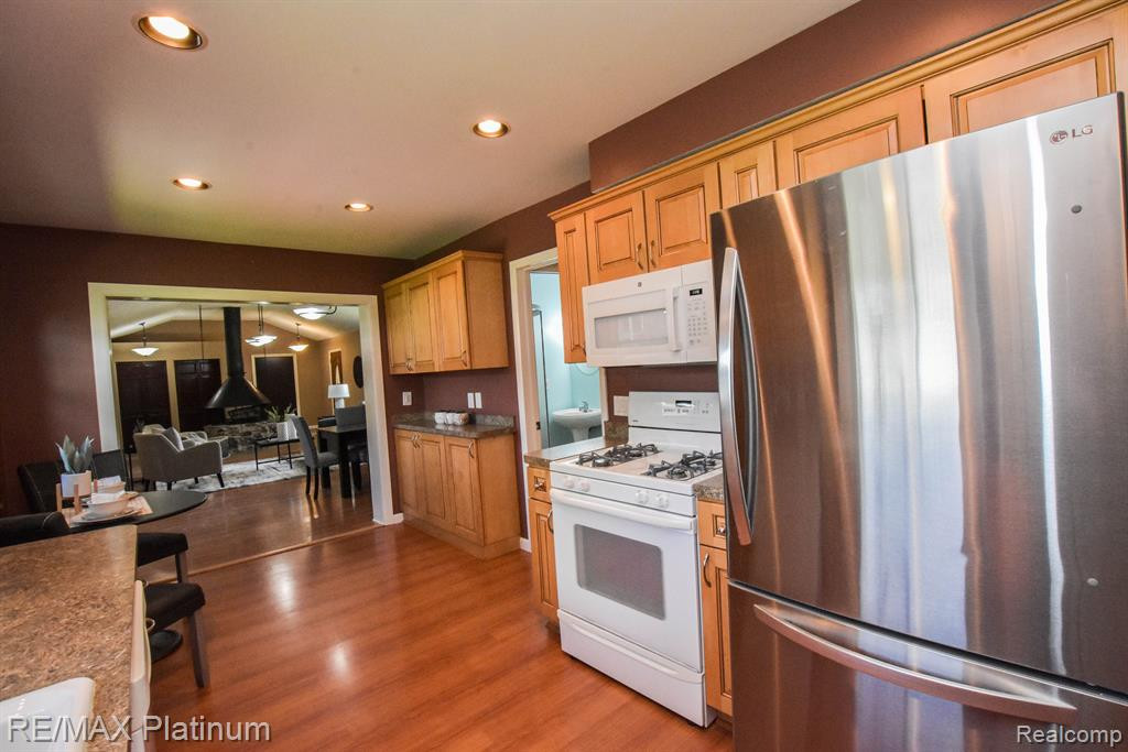 8452 WOODLAND SHORE Drive, Brighton, MI 48114 — Photo 26