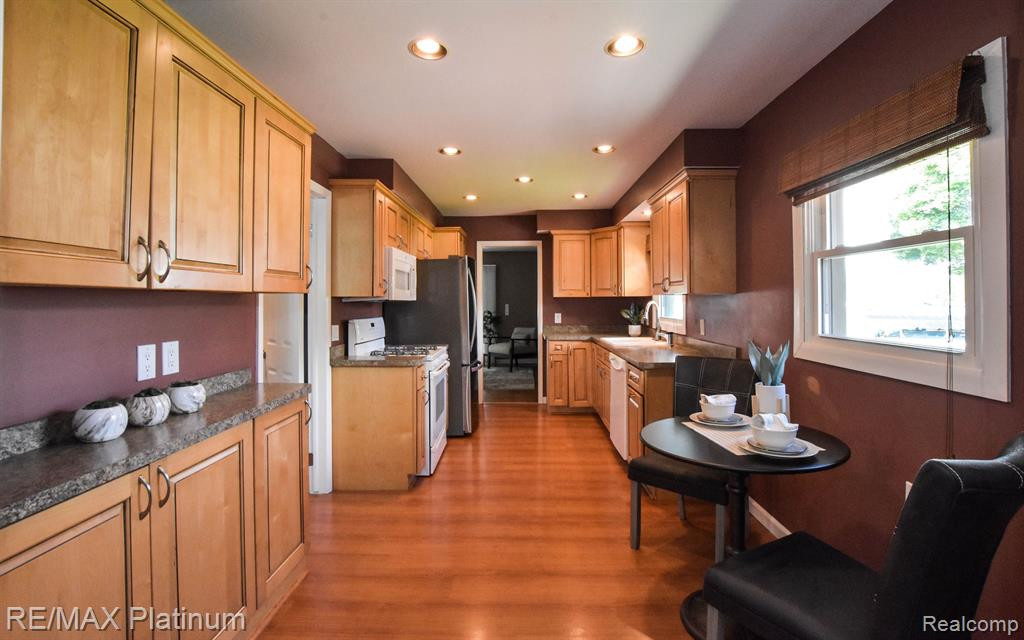 8452 WOODLAND SHORE Drive, Brighton, MI 48114 — Photo 28