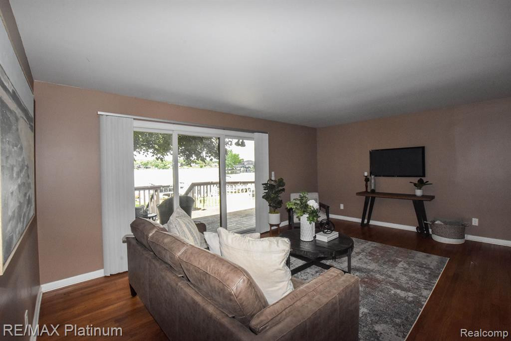 8452 WOODLAND SHORE Drive, Brighton, MI 48114 — Photo 33
