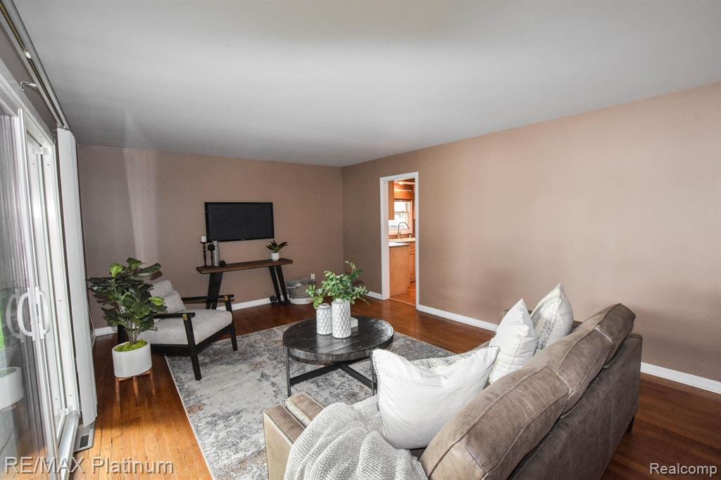 8452 WOODLAND SHORE Drive, Brighton, MI 48114 — Photo 34