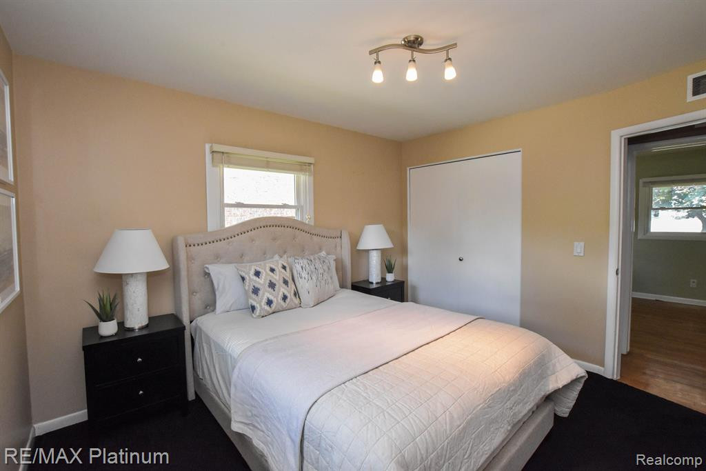 8452 WOODLAND SHORE Drive, Brighton, MI 48114 — Photo 38