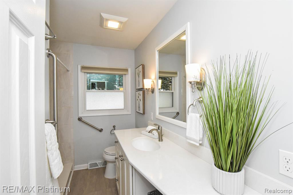 8452 WOODLAND SHORE Drive, Brighton, MI 48114 — Photo 39