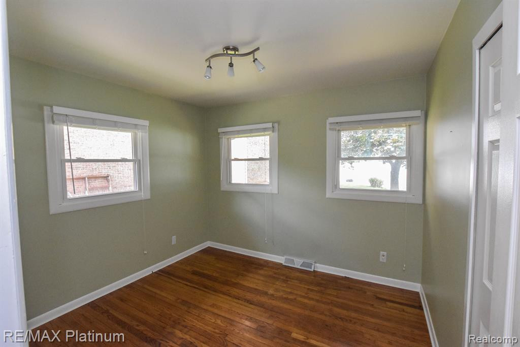 8452 WOODLAND SHORE Drive, Brighton, MI 48114 — Photo 41