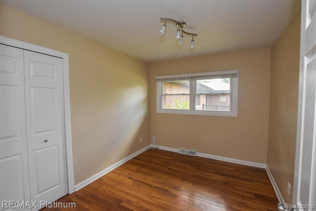 8452 WOODLAND SHORE Drive, Brighton, MI 48114 — Photo 43