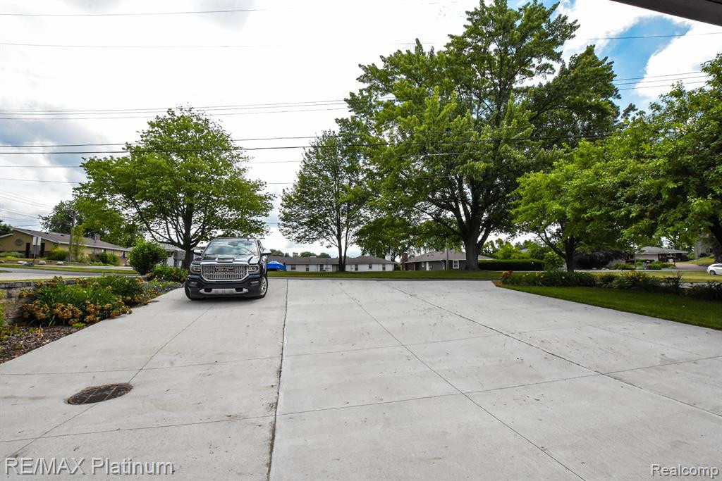 8452 WOODLAND SHORE Drive, Brighton, MI 48114 — Photo 48
