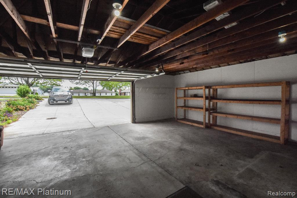 8452 WOODLAND SHORE Drive, Brighton, MI 48114 — Photo 49