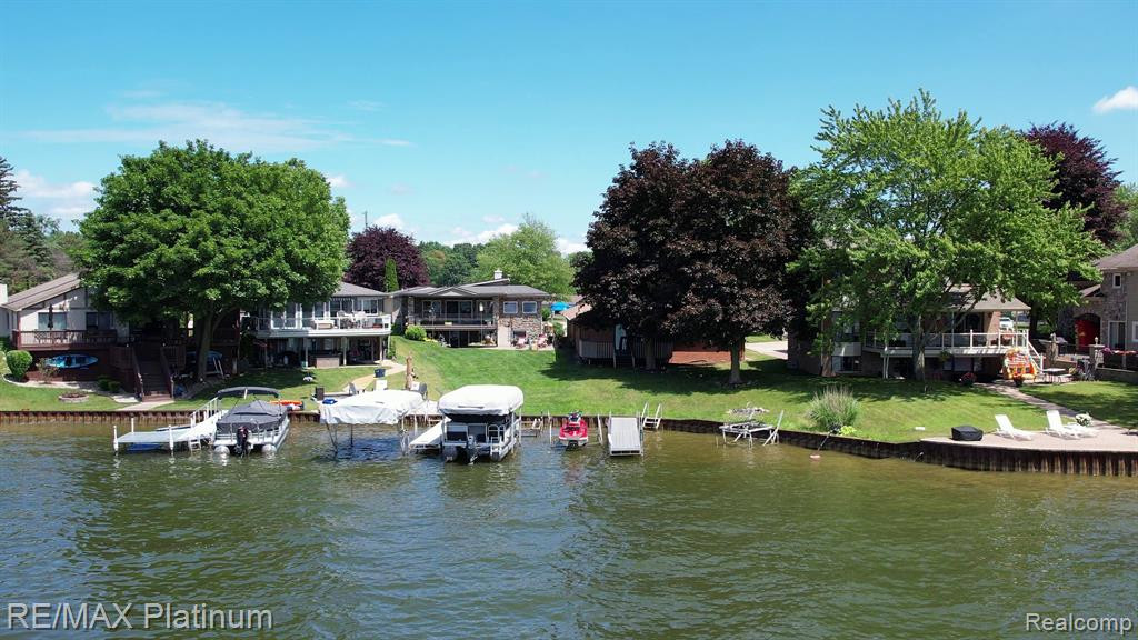 8452 WOODLAND SHORE Drive, Brighton, MI 48114 — Photo 52