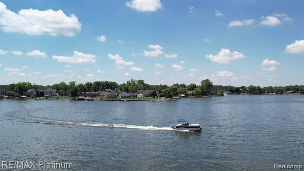 8452 WOODLAND SHORE Drive, Brighton, MI 48114 — Photo 53