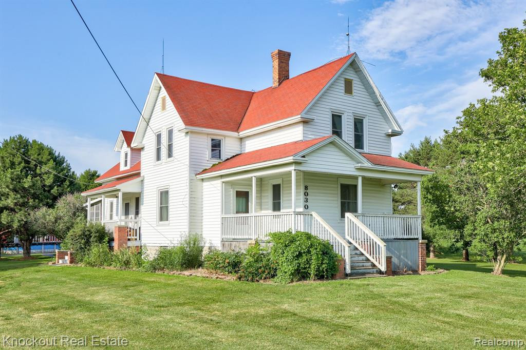 8030 E HOLLAND Road, Saginaw, MI 48601 — front exterior