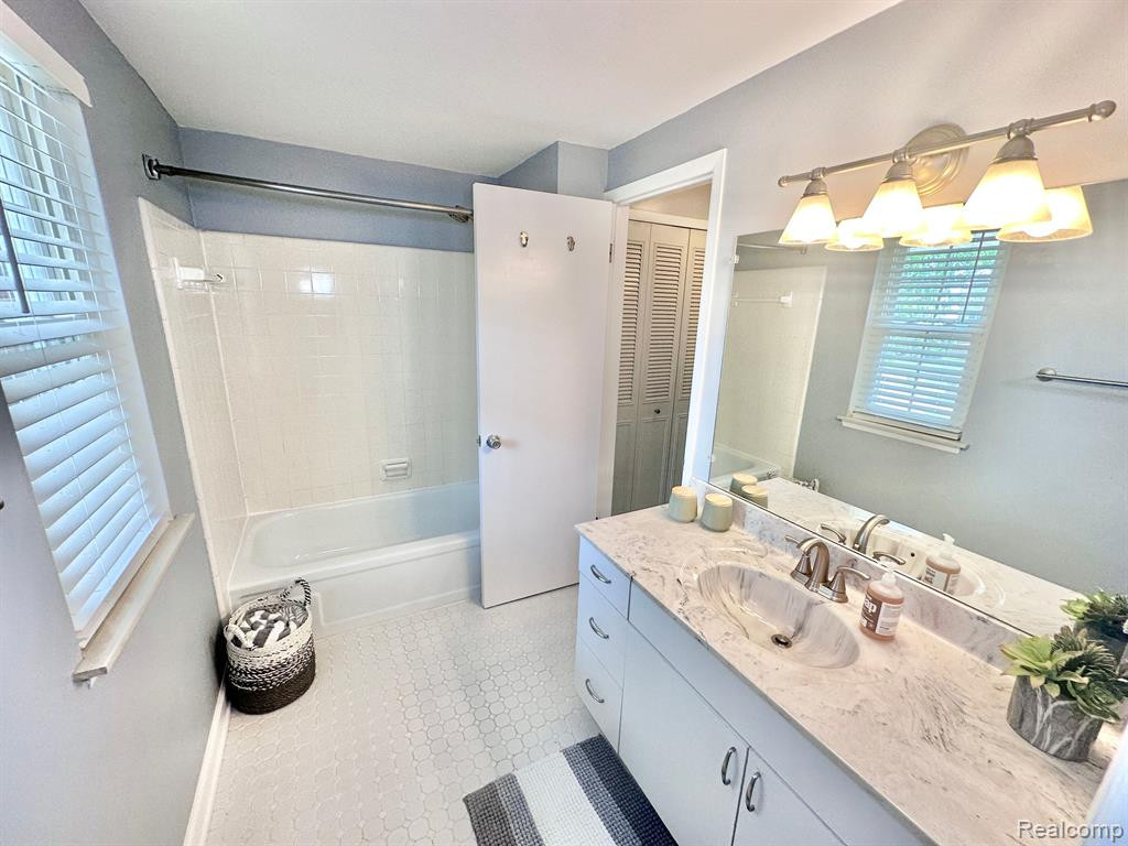 24770 OLDE ORCHARD Street, Novi, MI — Photo 36