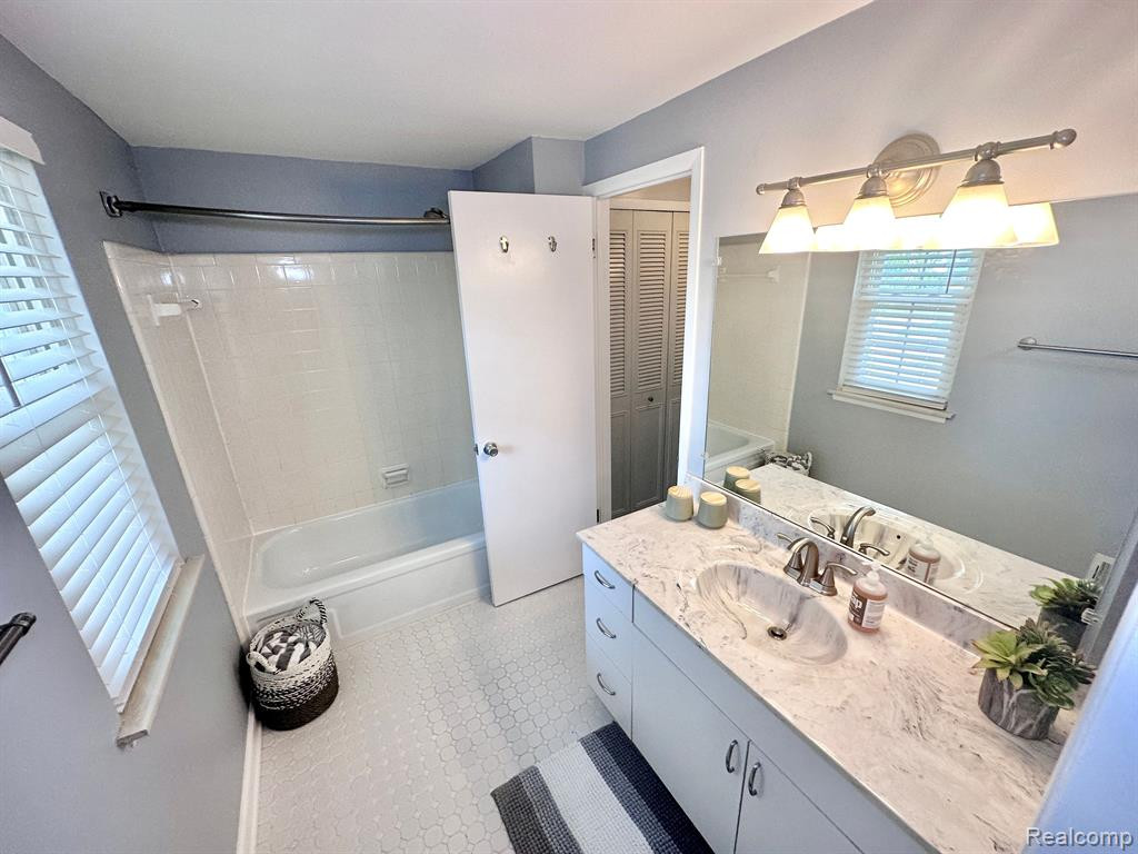 24770 OLDE ORCHARD Street, Novi, MI — Photo 37