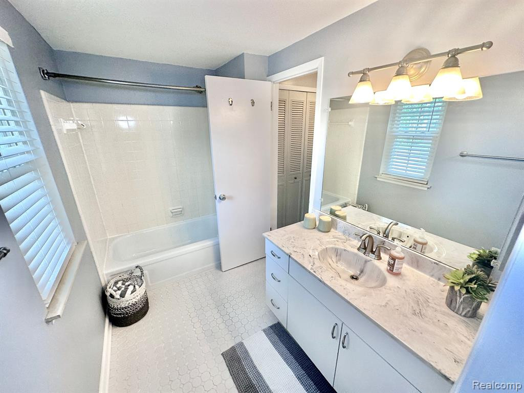 24770 OLDE ORCHARD Street, Novi, MI — Photo 39