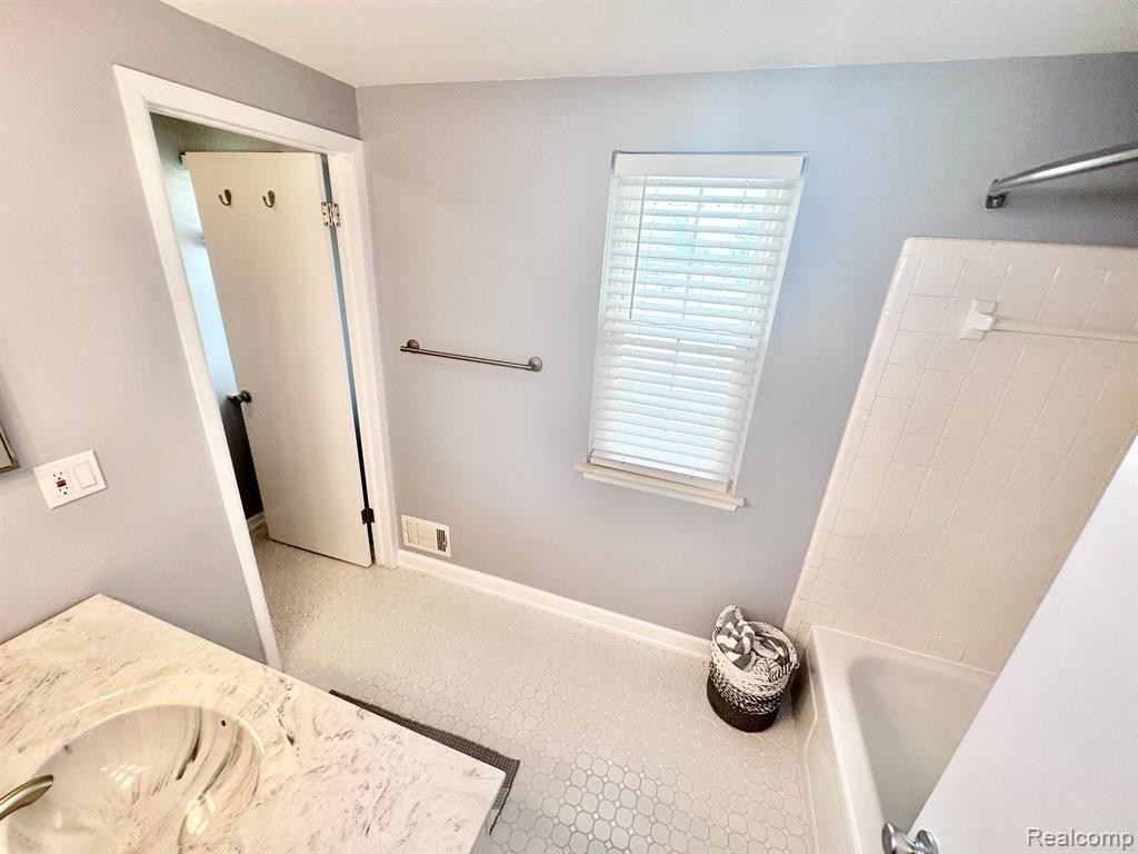 24770 OLDE ORCHARD Street, Novi, MI — Photo 40